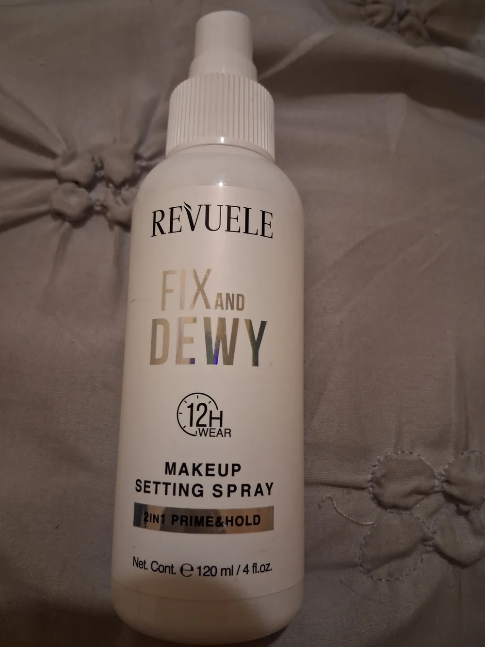 Revuele Fix and Dewy Makeup Setting Spray - White